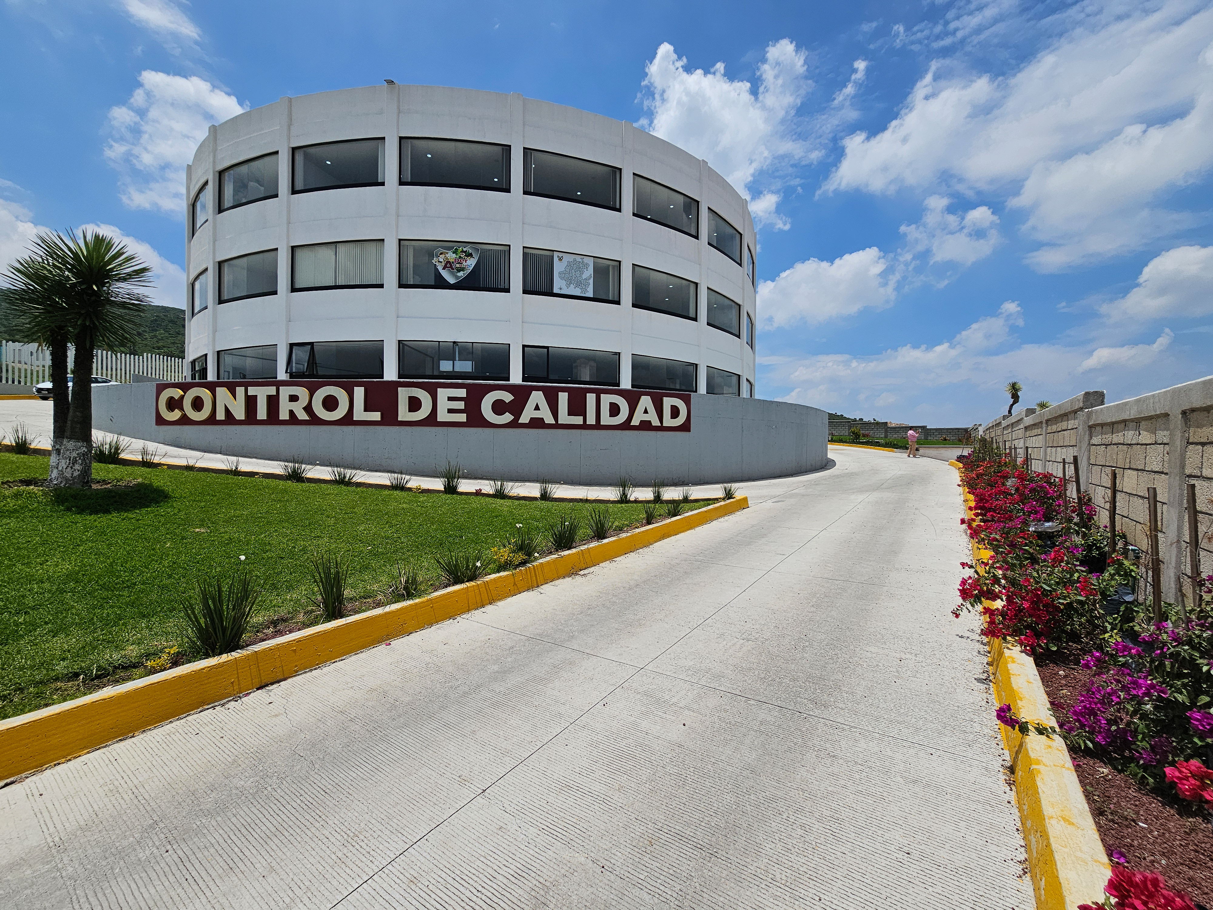 Reafirma Julio Menchaca compromiso con la transparencia y calidad en la obra pública 