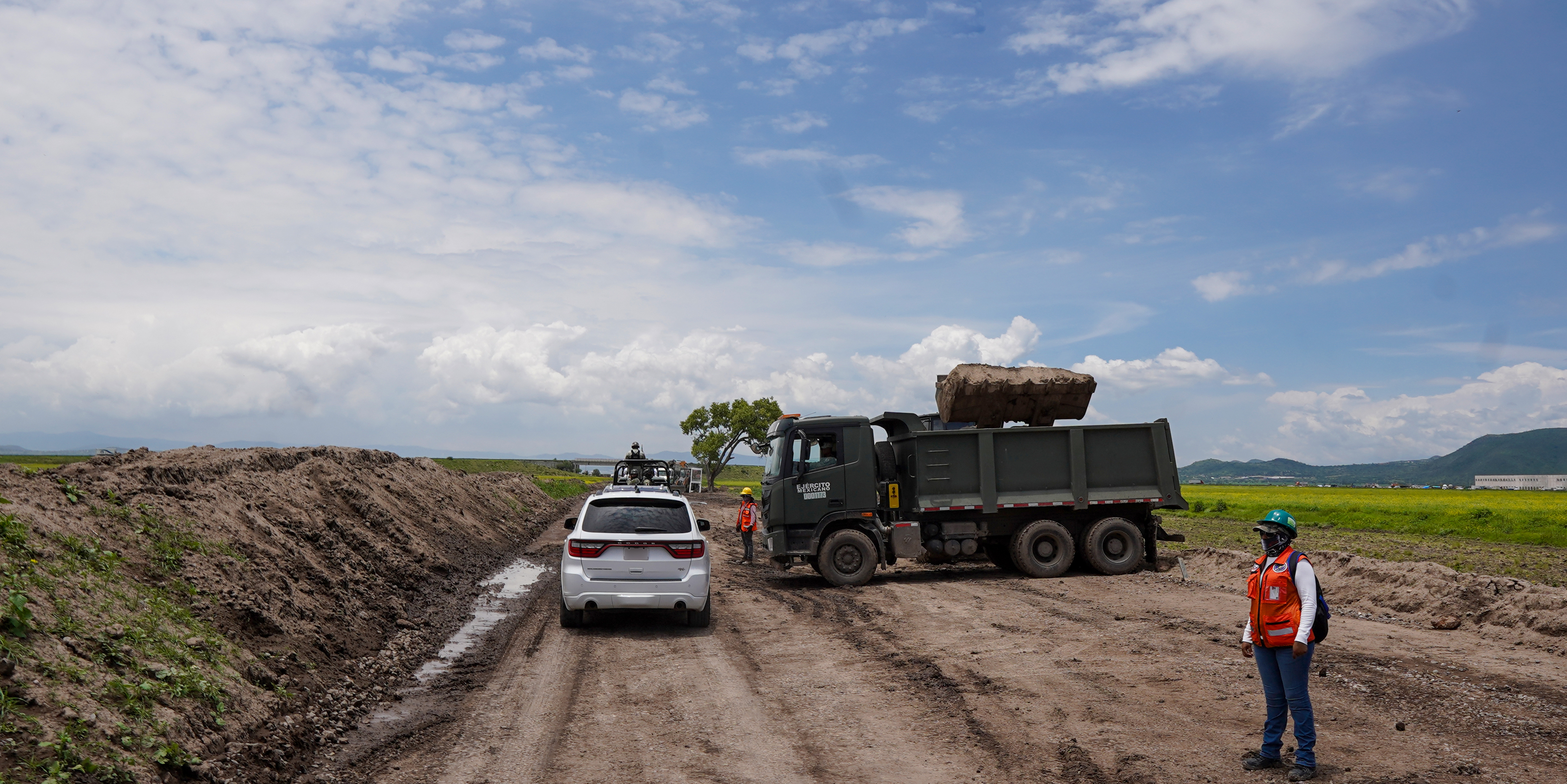 Julio Menchaca supervisa avances del tren AIFA-Pachuca