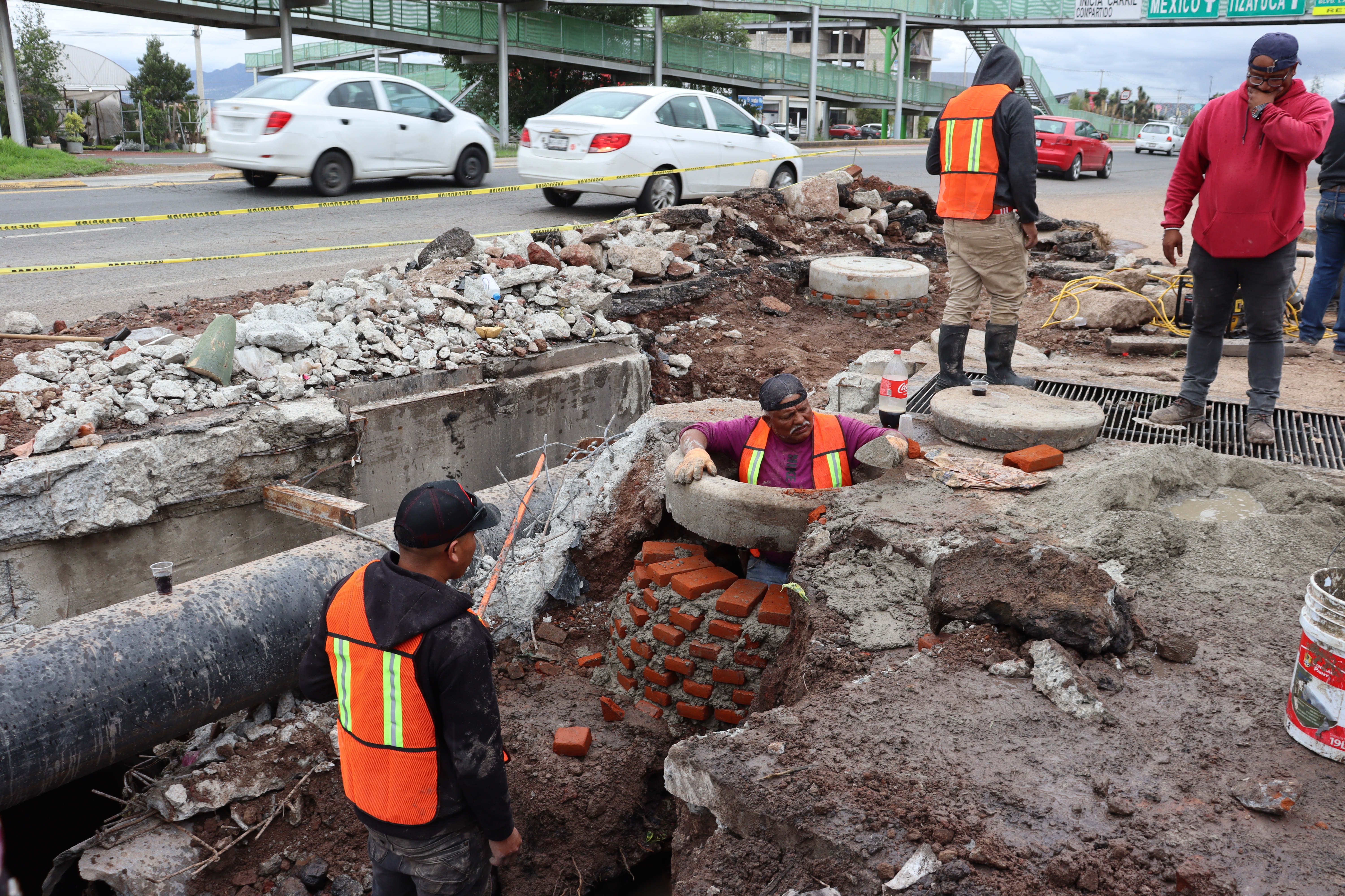 Trabaja SIPDUS en liberar el paso de agua en el dren San Antonio