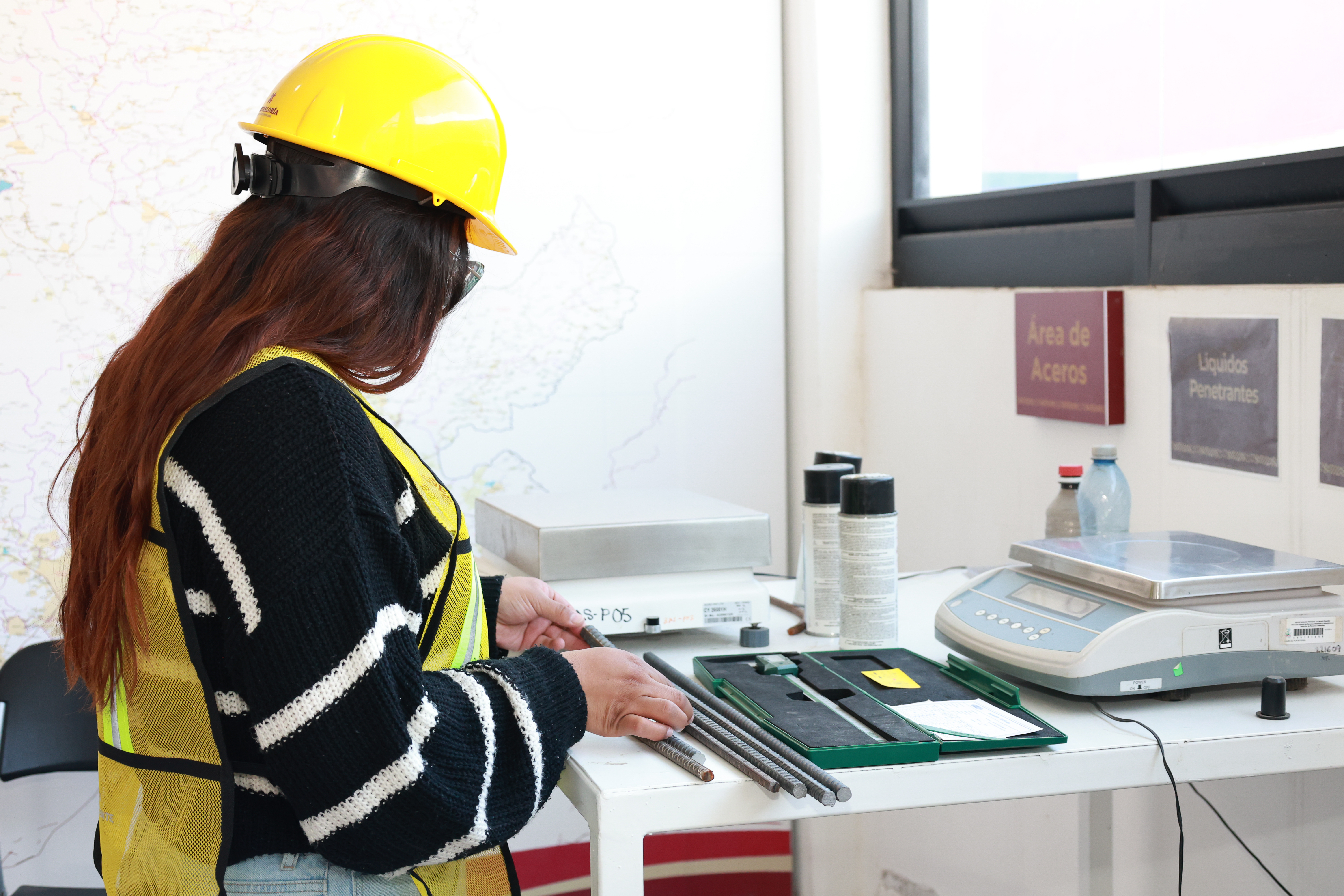 Laboratorio de Contraloría supera 7 mil obras verificadas