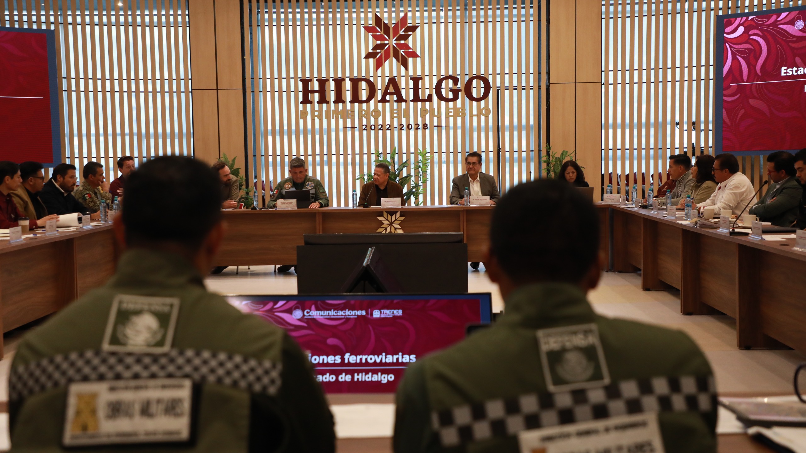 Menchaca Salazar revisa avances del tren AIFA-Pachuca