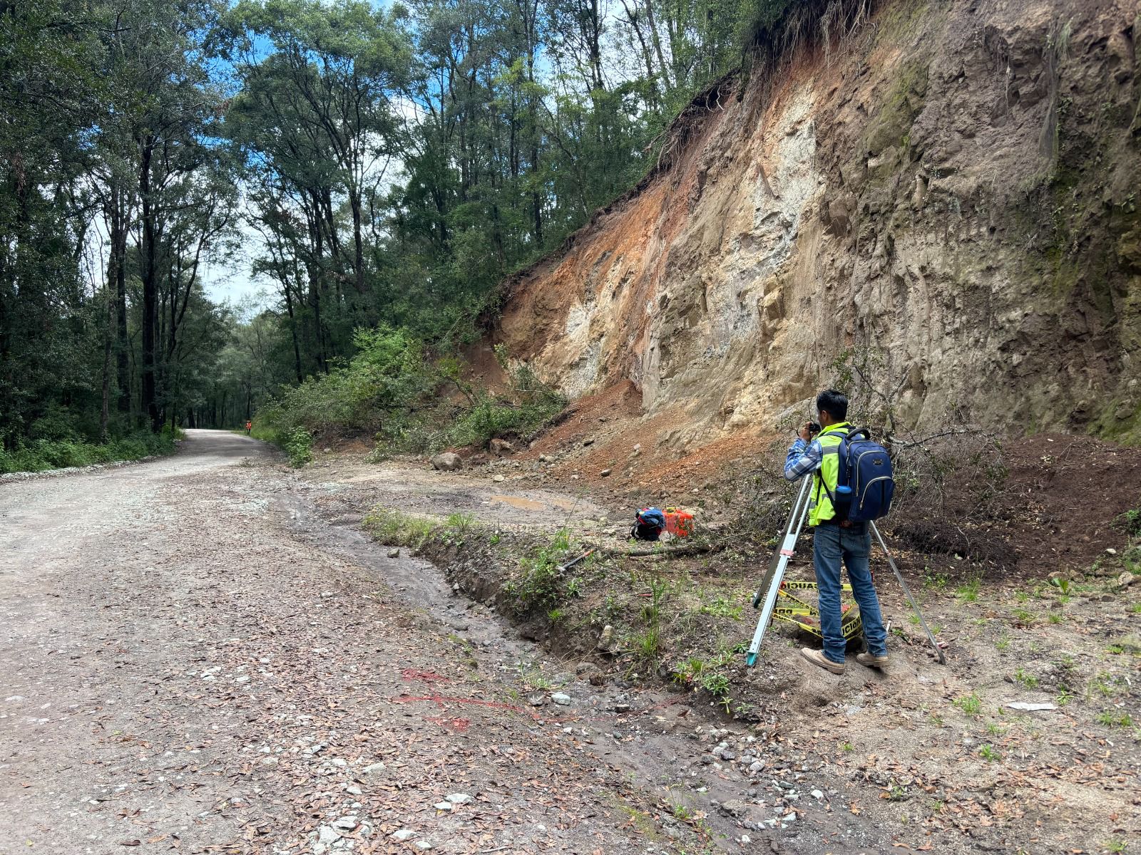 Convierte SIPDUS terracería en camino digno en Omitlán de Juárez