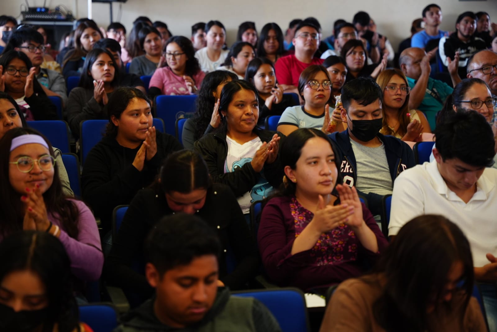 Gobierno de Hidalgo acerca programas de apoyo a estudiantes del Iteshu