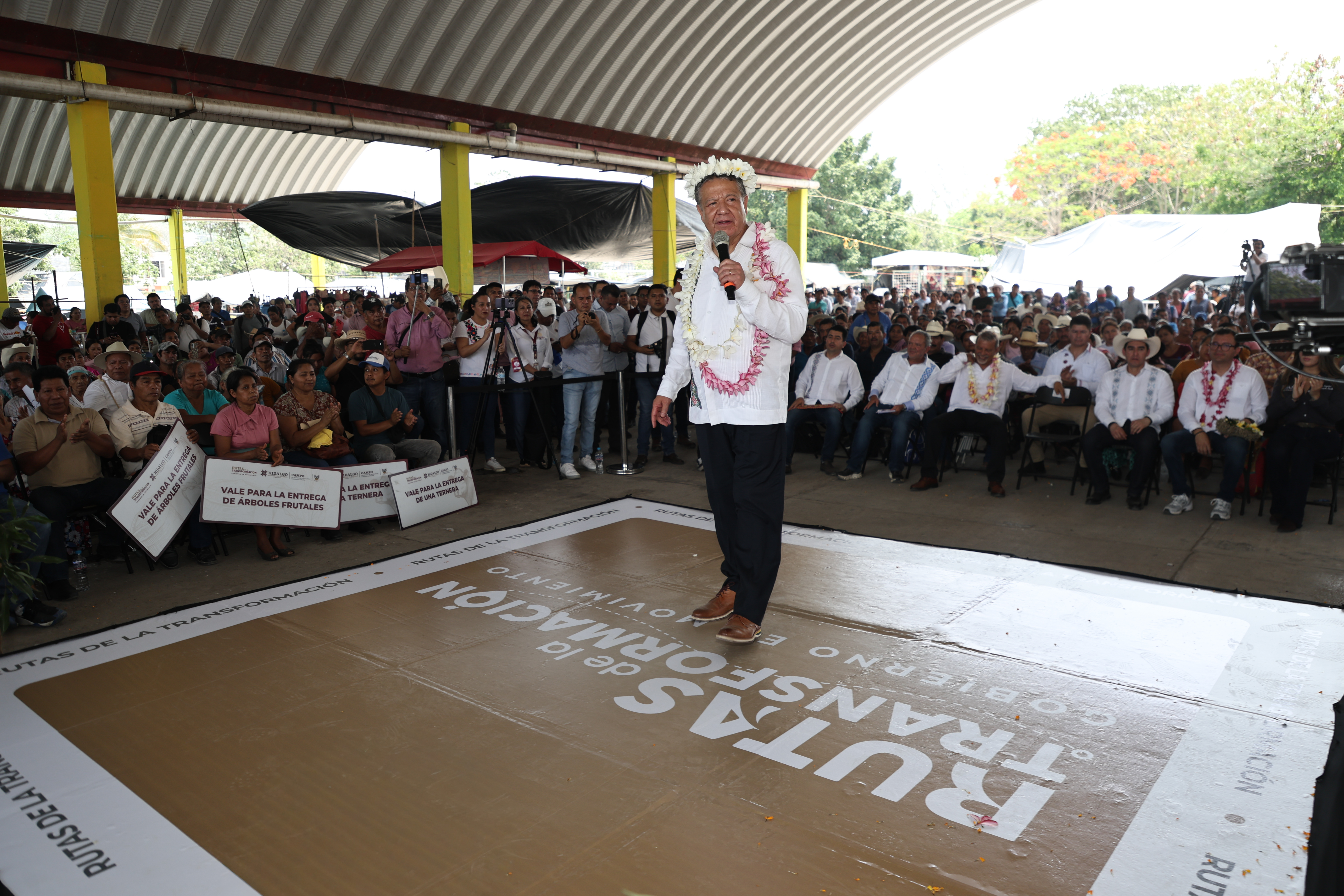 Julio Menchaca reafirma compromiso con el campo hidalguense en Atlapexco