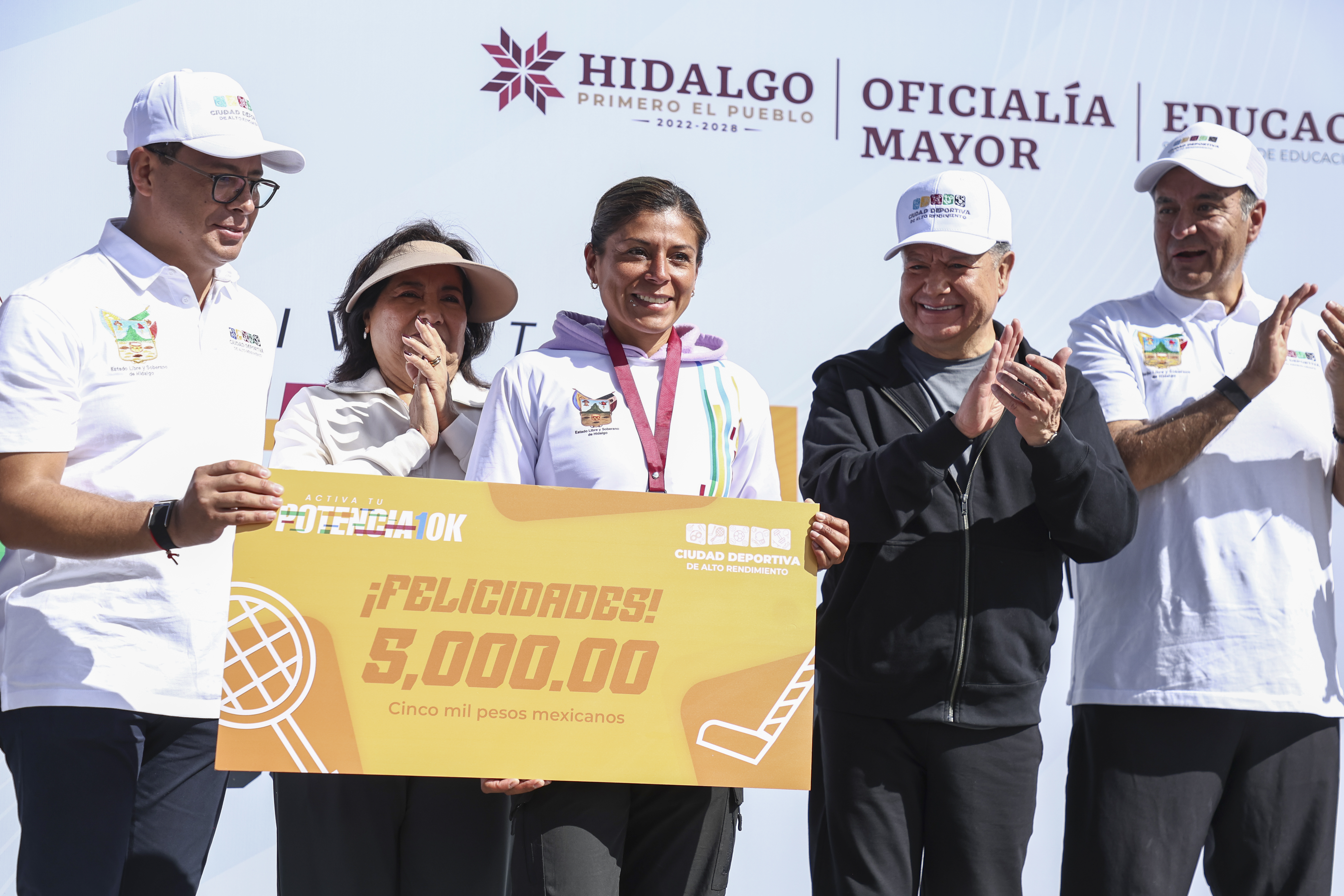 Menchaca entrega Ciudad Deportiva