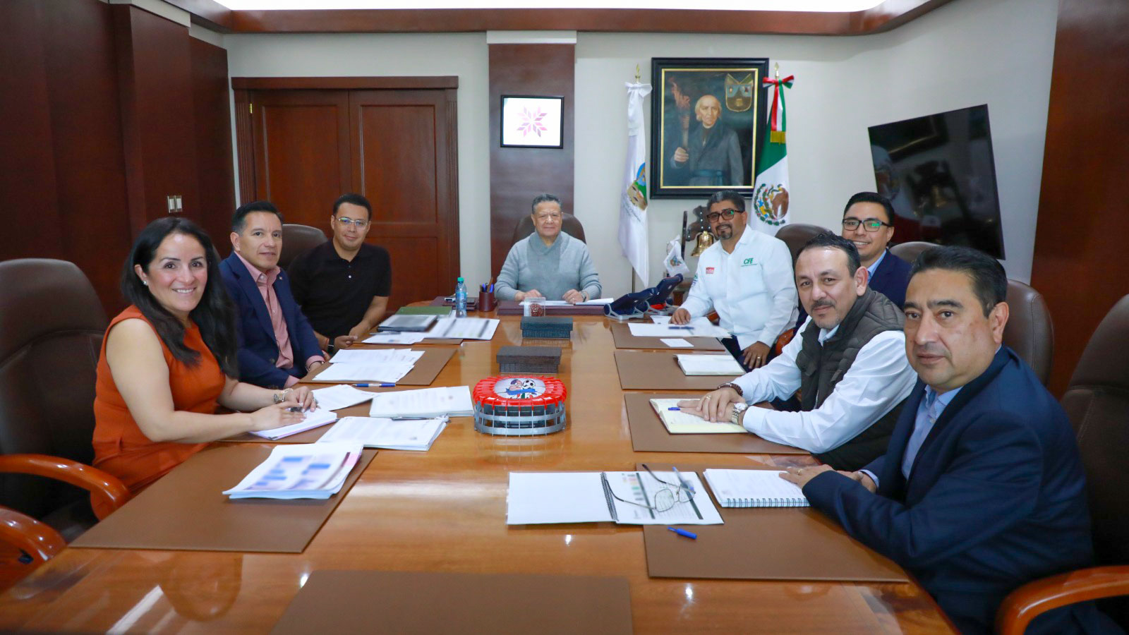 Menchaca Salazar coordina acciones con CFE para garantizar servicio eléctrico en Hidalgo