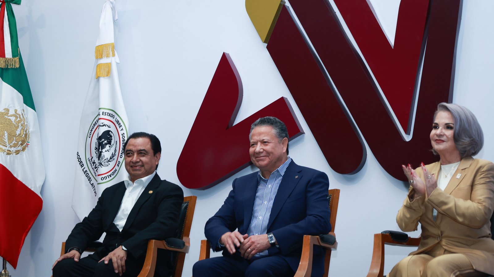 Menchaca Salazar respalda trabajo legislativo de Andrés Velázquez