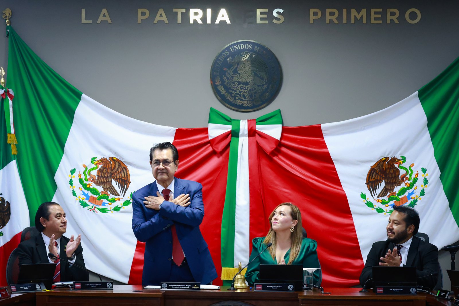 Guillermo Olivares entrega al Congreso del Estado la glosa del Cuarto Informe de Gobierno