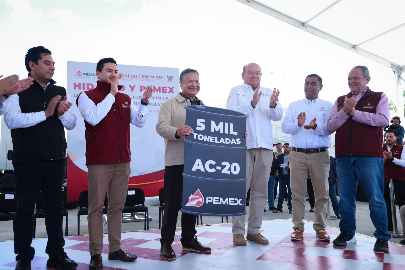 Menchaca Salazar logra gestión histórica ante Pemex por más de 654 millones de pesos